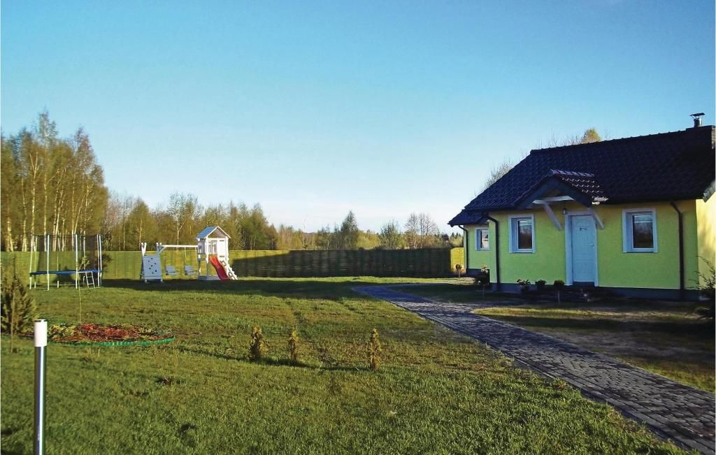 Дома для отпуска Two-Bedroom Holiday Home in Dabki Домбки